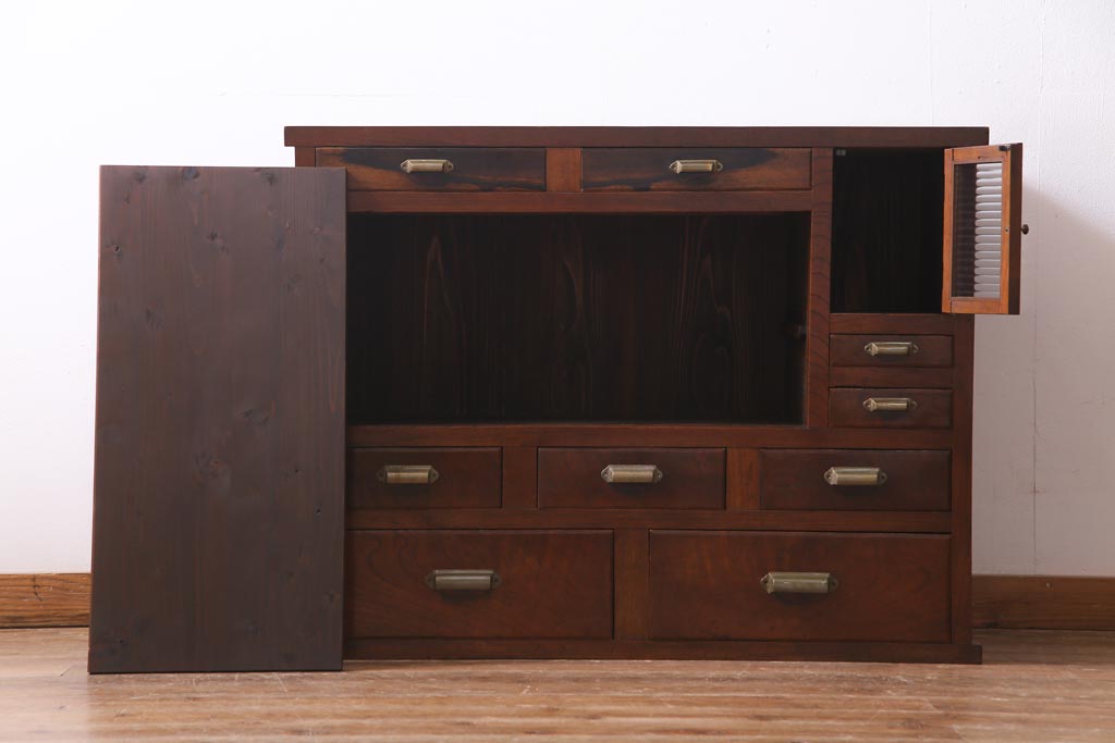 アンティーク家具　前面黒柿・ケヤキ材　モールガラスがレトロなキャビネット(収納棚、戸棚)