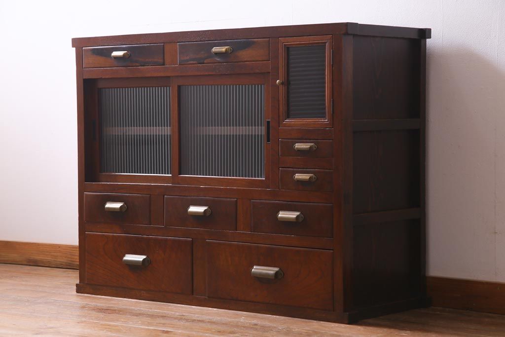 アンティーク家具　前面黒柿・ケヤキ材　モールガラスがレトロなキャビネット(収納棚、戸棚)