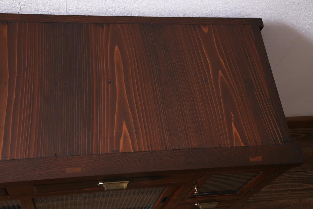 アンティーク家具　前面黒柿・ケヤキ材　モールガラスがレトロなキャビネット(収納棚、戸棚)