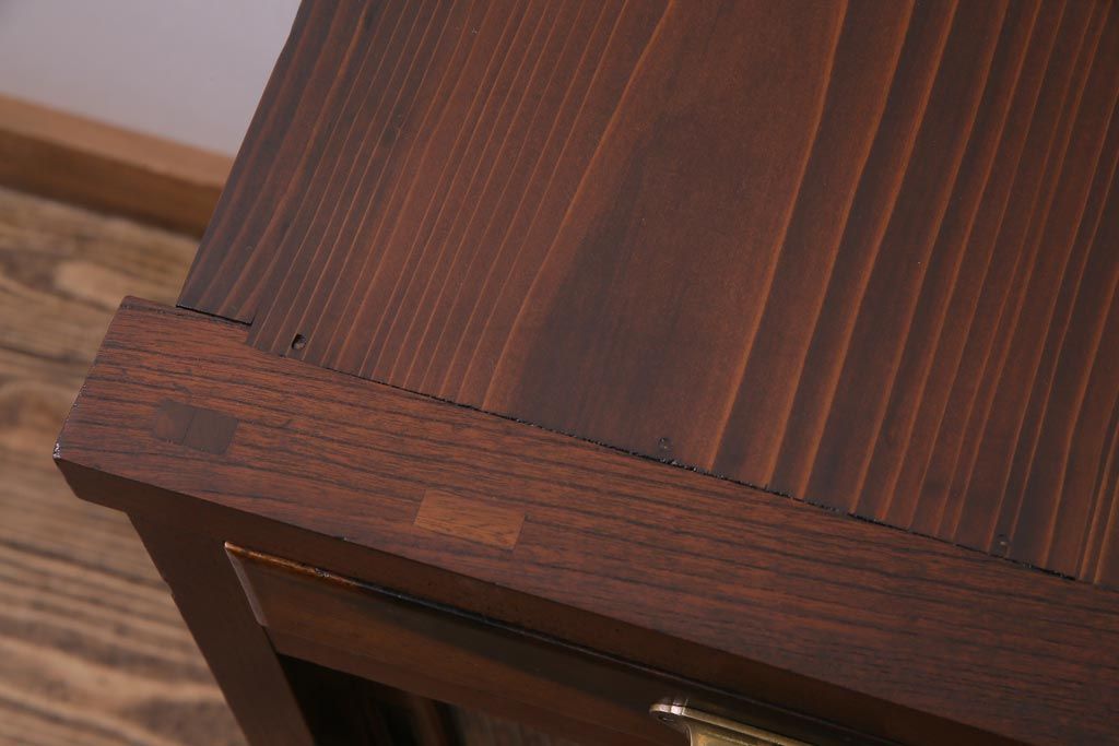 アンティーク家具　前面黒柿・ケヤキ材　モールガラスがレトロなキャビネット(収納棚、戸棚)