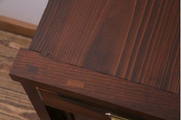 アンティーク家具　前面黒柿・ケヤキ材　モールガラスがレトロなキャビネット(収納棚、戸棚)