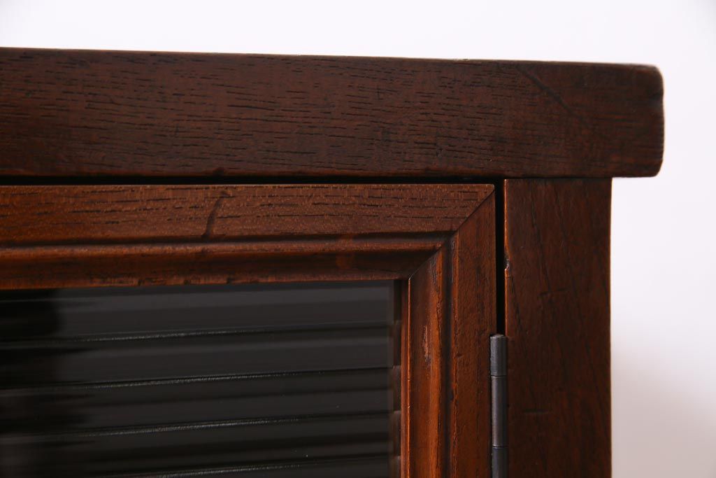 アンティーク家具　前面黒柿・ケヤキ材　モールガラスがレトロなキャビネット(収納棚、戸棚)