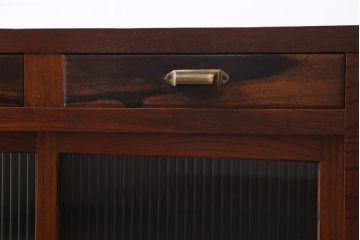 アンティーク家具　前面黒柿・ケヤキ材　モールガラスがレトロなキャビネット(収納棚、戸棚)