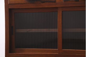 アンティーク家具　前面黒柿・ケヤキ材　モールガラスがレトロなキャビネット(収納棚、戸棚)