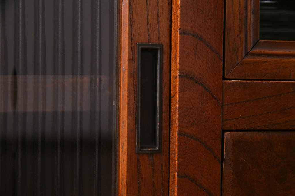 アンティーク家具　前面黒柿・ケヤキ材　モールガラスがレトロなキャビネット(収納棚、戸棚)