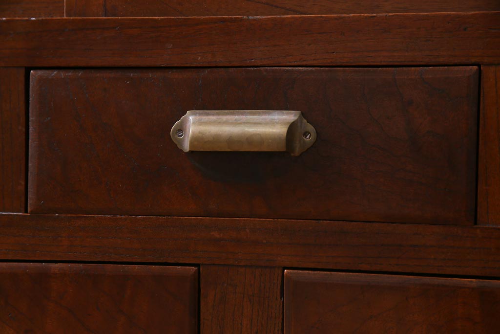 アンティーク家具　前面黒柿・ケヤキ材　モールガラスがレトロなキャビネット(収納棚、戸棚)