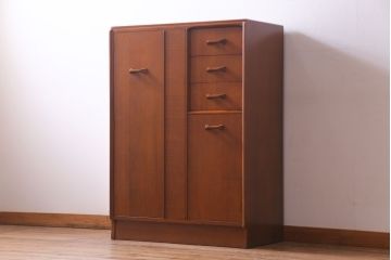 ヴィンテージ家具　北欧家具　G-PLAN(ジープラン)　Brandon(ブランドン)　ハンガー掛け付き　オーク材製のスモールワードローブ(ビンテージ)(R-036551)