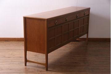 ヴィンテージ家具　北欧家具　チーク材　モダンなデザインがお洒落なサイドボード(収納棚、ビンテージ)