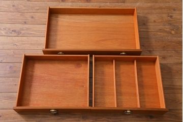 ヴィンテージ家具　北欧家具　チーク材　モダンなデザインがお洒落なサイドボード(収納棚、ビンテージ)