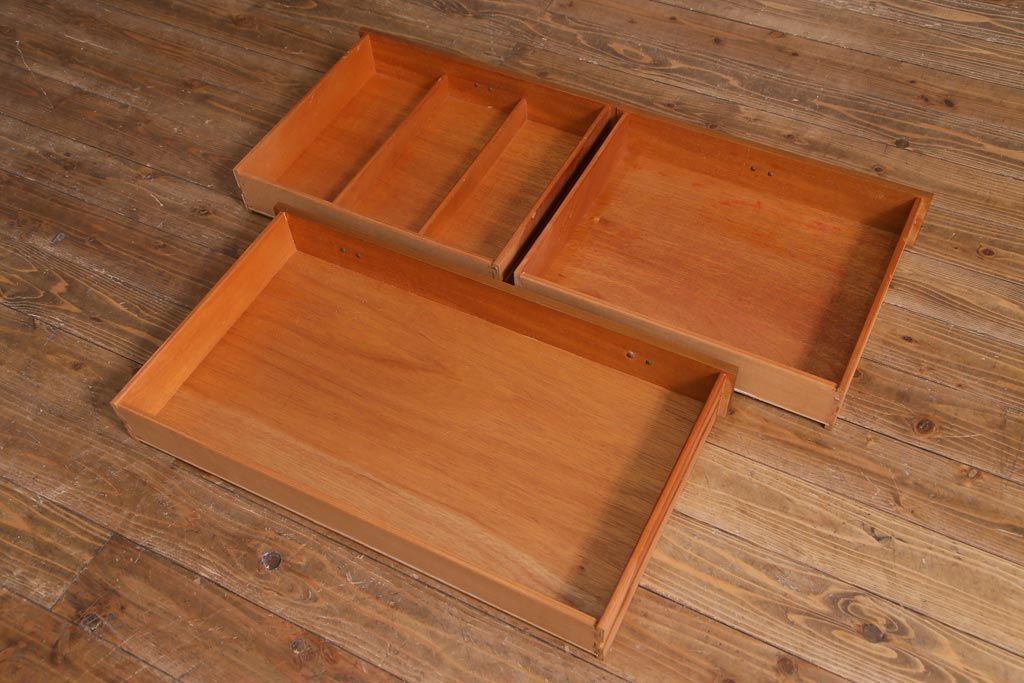 ヴィンテージ家具　北欧家具　チーク材　モダンなデザインがお洒落なサイドボード(収納棚、ビンテージ)