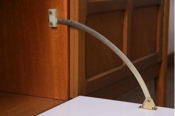 ヴィンテージ家具　北欧家具　チーク材　モダンなデザインがお洒落なサイドボード(収納棚、ビンテージ)