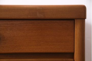 ヴィンテージ家具　北欧家具　チーク材　モダンなデザインがお洒落なサイドボード(収納棚、ビンテージ)