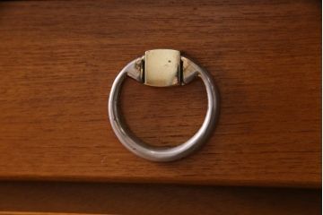 ヴィンテージ家具　北欧家具　チーク材　モダンなデザインがお洒落なサイドボード(収納棚、ビンテージ)