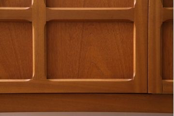 ヴィンテージ家具　北欧家具　チーク材　モダンなデザインがお洒落なサイドボード(収納棚、ビンテージ)