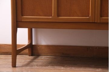 ヴィンテージ家具　北欧家具　チーク材　モダンなデザインがお洒落なサイドボード(収納棚、ビンテージ)