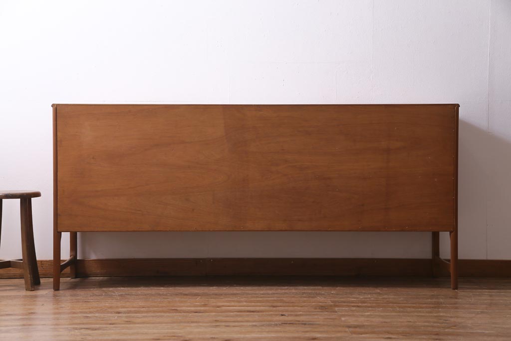 ヴィンテージ家具　北欧家具　チーク材　モダンなデザインがお洒落なサイドボード(収納棚、ビンテージ)