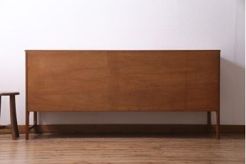 ヴィンテージ家具　北欧家具　チーク材　モダンなデザインがお洒落なサイドボード(収納棚、ビンテージ)