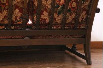 ヴィンテージ家具　イギリスビンテージ　ERCOL(アーコール)　クラシカルな3人掛けソファ(アームソファ)