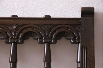 ヴィンテージ家具　イギリスビンテージ　ERCOL(アーコール)　クラシカルな3人掛けソファ(アームソファ)
