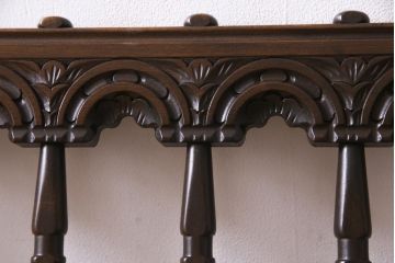 ヴィンテージ家具　イギリスビンテージ　ERCOL(アーコール)　クラシカルな3人掛けソファ(アームソファ)