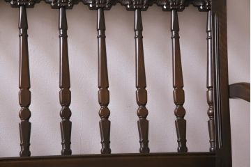 ヴィンテージ家具　イギリスビンテージ　ERCOL(アーコール)　クラシカルな3人掛けソファ(アームソファ)