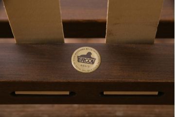 ヴィンテージ家具　イギリスビンテージ　ERCOL(アーコール)　クラシカルな3人掛けソファ(アームソファ)