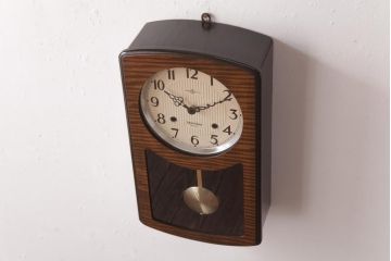 アンティーク雑貨　SEIKOSHA(精工舎、セイコー)　内部交換済・電池式　14DAY　丸みのあるフォルムの掛時計(柱時計、振り子時計)(R-036558)