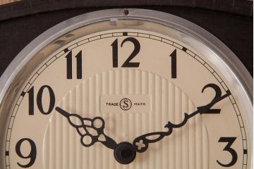 アンティーク雑貨　SEIKOSHA(精工舎、セイコー)　内部交換済・電池式　14DAY　丸みのあるフォルムの掛時計(柱時計、振り子時計)(R-036558)