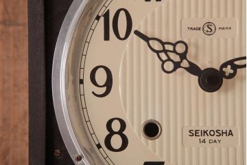 アンティーク雑貨　SEIKOSHA(精工舎、セイコー)　内部交換済・電池式　14DAY　丸みのあるフォルムの掛時計(柱時計、振り子時計)(R-036558)