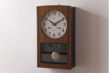 アンティーク雑貨　昭和レトロ　SEIKO(セイコー)　カレンダー付き　手巻き式　30DAY　レトロな色合いの掛時計(柱時計、振り子時計)(R-036559)