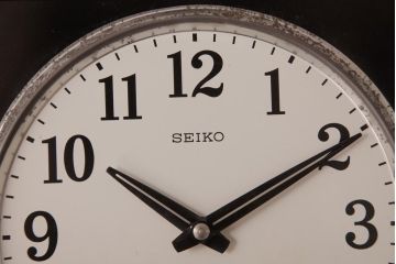 アンティーク雑貨　昭和レトロ　SEIKO(セイコー)　カレンダー付き　手巻き式　30DAY　レトロな色合いの掛時計(柱時計、振り子時計)(R-036559)