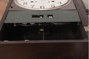 アンティーク雑貨　昭和レトロ　SEIKO(セイコー)　カレンダー付き　手巻き式　30DAY　レトロな色合いの掛時計(柱時計、振り子時計)(R-036559)