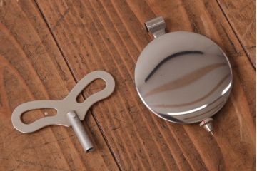 アンティーク雑貨　昭和レトロ　SEIKO(セイコー)　カレンダー付き　手巻き式　30DAY　レトロな色合いの掛時計(柱時計、振り子時計)(R-036559)