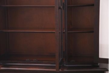 中古　北海道民芸家具　OM151　重厚感と気品漂う飾り棚(食器棚、キャビネット)(定価約79万円)(R-036561)