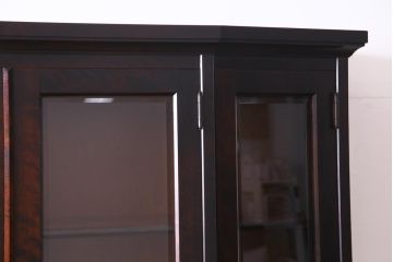 中古　北海道民芸家具　OM151　重厚感と気品漂う飾り棚(食器棚、キャビネット)(定価約79万円)(R-036561)