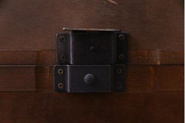 中古　北海道民芸家具　OM151　重厚感と気品漂う飾り棚(食器棚、キャビネット)(定価約79万円)(R-036561)