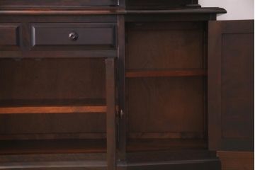 中古　北海道民芸家具　OM151　重厚感と気品漂う飾り棚(食器棚、キャビネット)(定価約79万円)(R-036561)