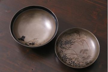 昭和期　輪島塗　涛華堂　八井珠蔵　黒塗銀地秋草描金　蒔絵　木製盛器・箱付き(菓子鉢、漆器)(R-036565)
