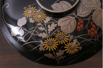昭和期　輪島塗　涛華堂　八井珠蔵　黒塗銀地秋草描金　蒔絵　木製盛器・箱付き(菓子鉢、漆器)(R-036565)