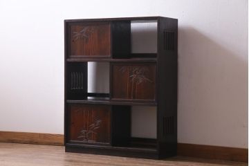 ヴィンテージ家具　和製ビンテージ　栗材　浮造り　互い違いの棚が目を引く茶棚(飾り棚)