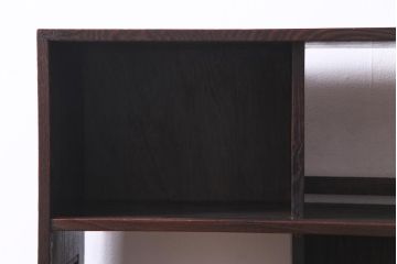 ヴィンテージ家具　和製ビンテージ　栗材　浮造り　互い違いの棚が目を引く茶棚(飾り棚)
