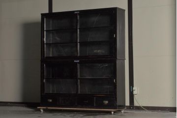 アンティーク家具　シックな黒塗りキャビネット(収納棚)(R-036571)