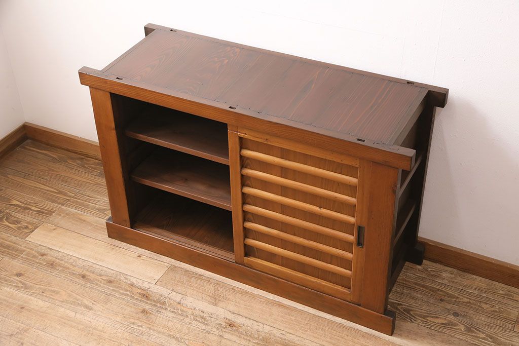 和製アンティーク　明るい木色と横桟が上品な雰囲気を醸し出す四尺京水屋収納棚(4尺水屋箪笥、リビングボード、キャビネット)(R-036576)