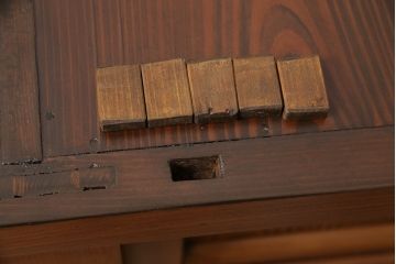 和製アンティーク　明るい木色と横桟が上品な雰囲気を醸し出す四尺京水屋収納棚(4尺水屋箪笥、リビングボード、キャビネット)(R-036576)