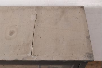 アンティーク家具　ゆらゆらガラス　シックな黒塗りサイドボード(飾り棚)(R-036581)