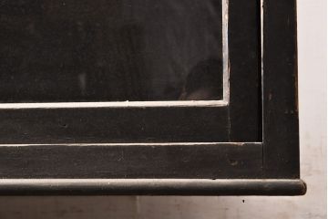 アンティーク家具　ゆらゆらガラス　シックな黒塗りサイドボード(飾り棚)(R-036581)