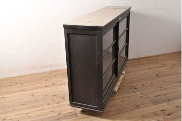 アンティーク家具　ゆらゆらガラス　シックな黒塗りサイドボード(飾り棚)(R-036581)