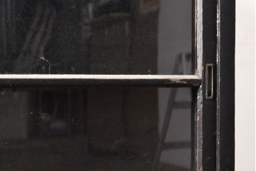 アンティーク家具　ゆらゆらガラス　シックな黒塗りサイドボード(飾り棚)(R-36582)