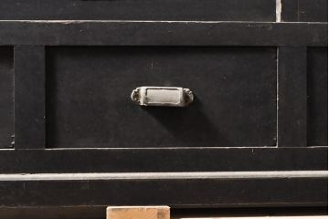 アンティーク家具　ゆらゆらガラス　シックな黒塗りサイドボード(飾り棚)(R-36582)