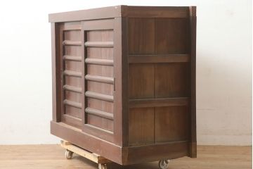 アンティーク家具　四尺　透かしと横桟引き戸が魅力の水屋箪笥(キャビネット、食器棚、収納棚)(R-036586)